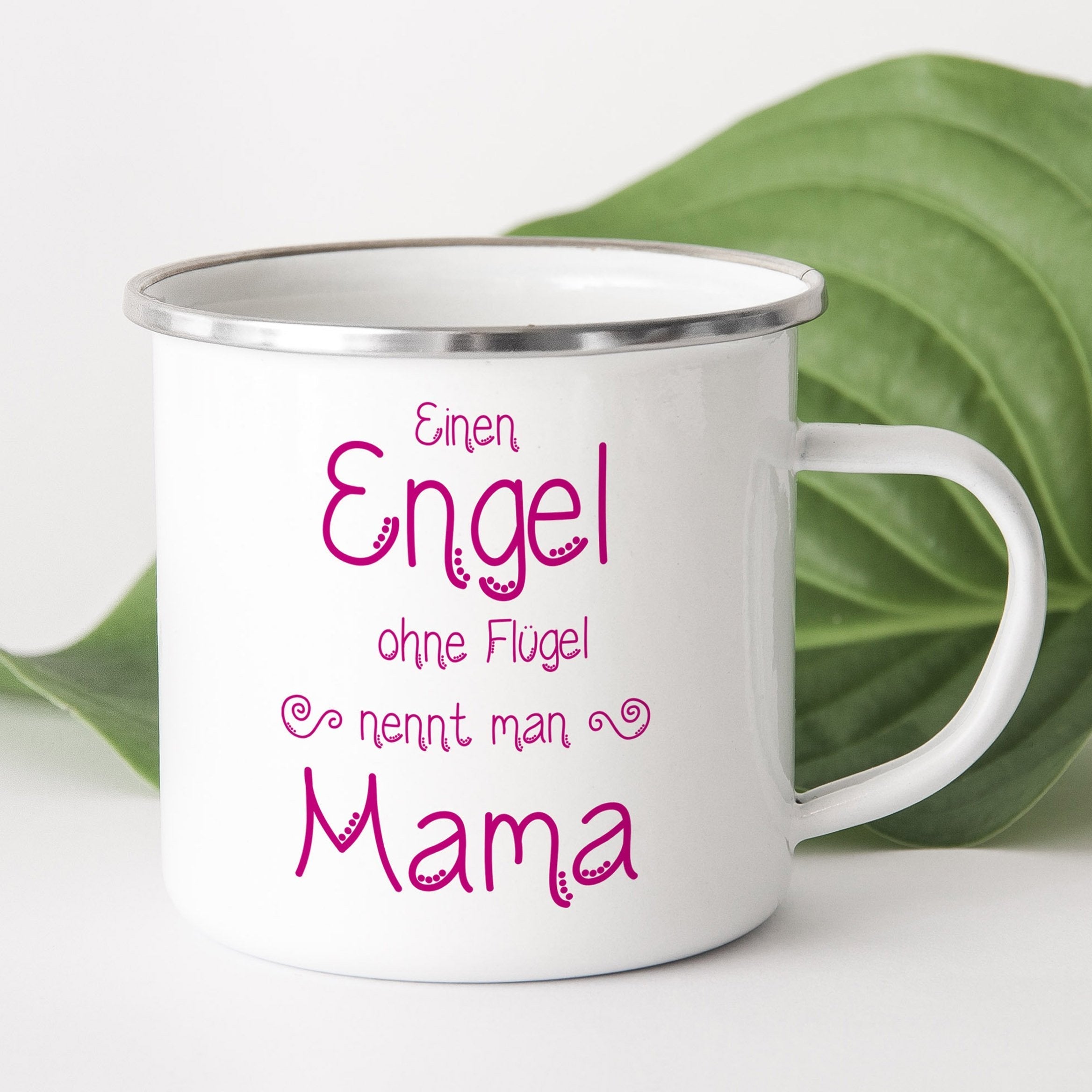 Emaille Tasse "Einen Engel ohne Flügel nennt man Mama" - Individuelle Einladung